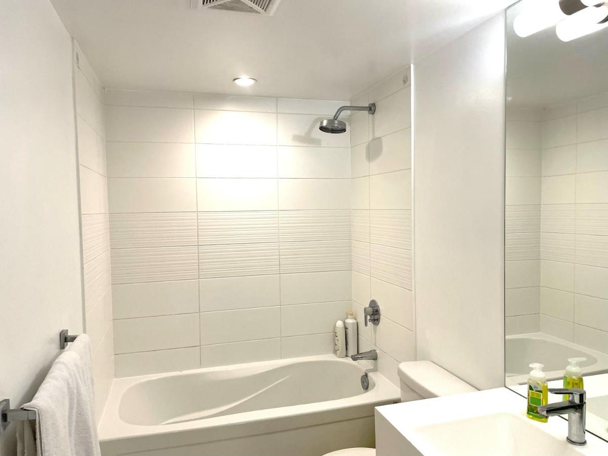 Three-Bedroom Condo With Free Parking Nearby Cn Tower With Lake View Toronto Exterior foto