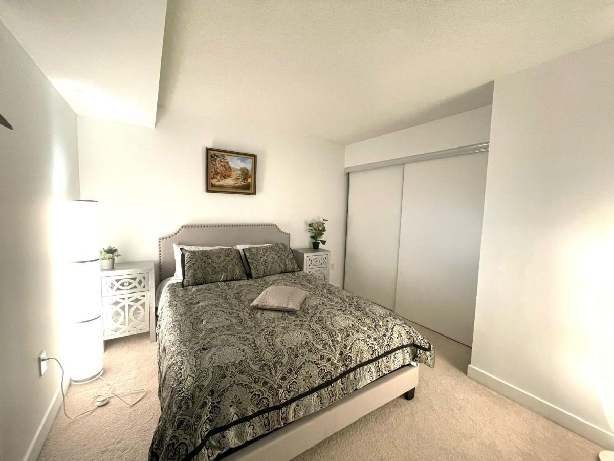 Three-Bedroom Condo With Free Parking Nearby Cn Tower With Lake View Toronto Exterior foto