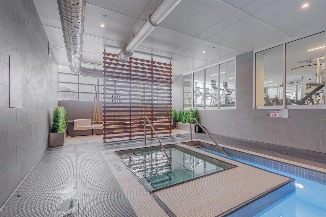 Three-Bedroom Condo With Free Parking Nearby Cn Tower With Lake View Toronto Exterior foto
