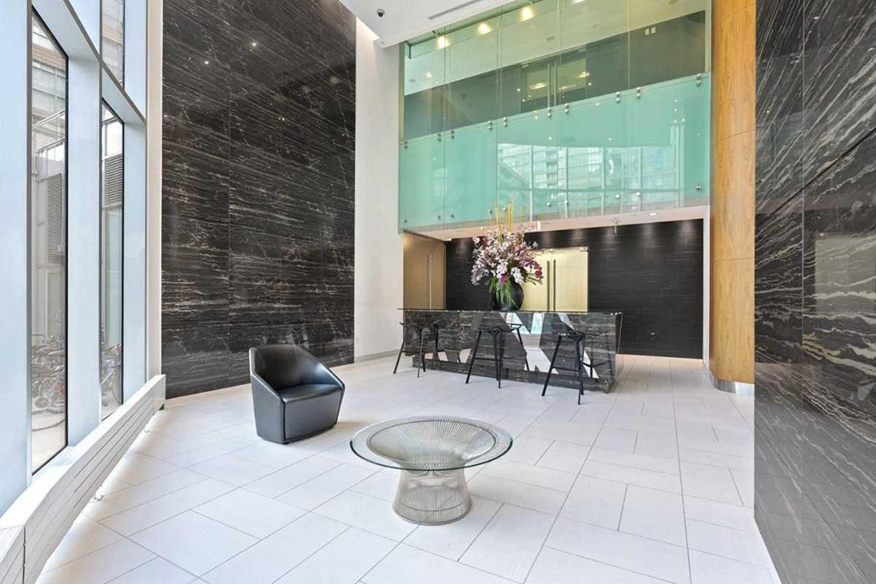Three-Bedroom Condo With Free Parking Nearby Cn Tower With Lake View Toronto Exterior foto